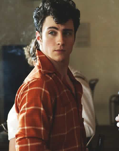 3Aaron Taylor-Johnson-12
